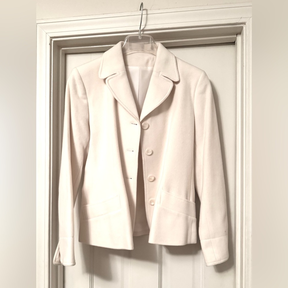 Women's Cream Blazer Jacket. No tags or size (approx 6-8).